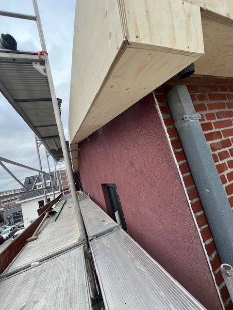 Timmerwerk aan de buitenzijde van een woning