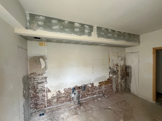 Wand- en plafondwerk tijdens renovatie